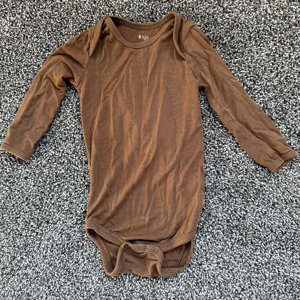 Kyte baby coffee 6-12 onesie